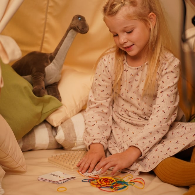 Geoboard - Motorikspielzeug aus Holz - CUBIDI